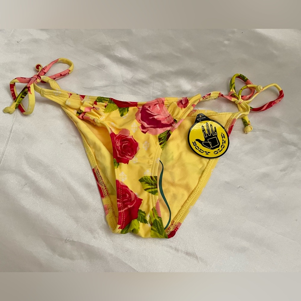 Body Glove Sunny Mango string bikini bottom. Women’s XS